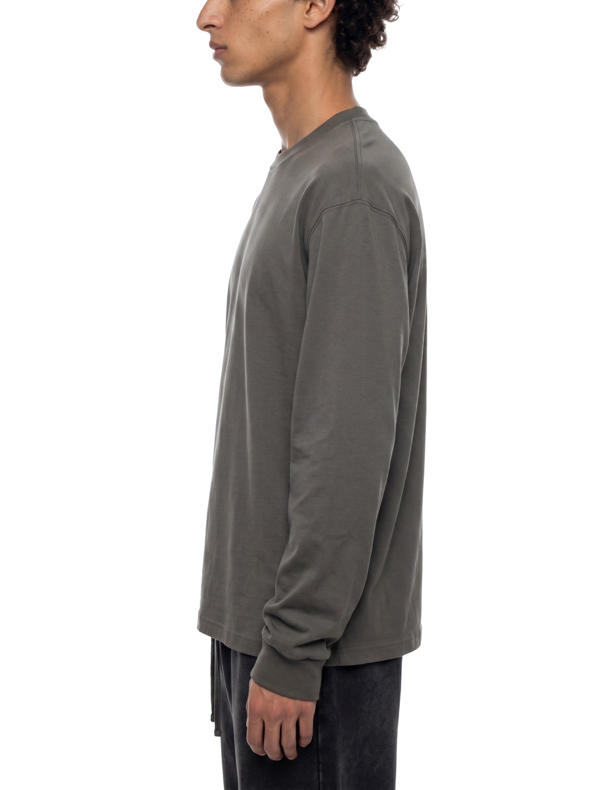 BLANKZ Everyday Long Sleeve 280 — Model wearing the garment, side view